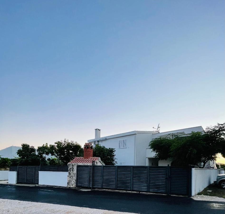 Sandy Apartment Nin Exterior foto